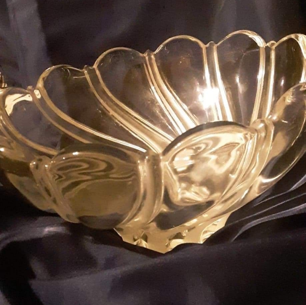 Vintage crystal serving dish "peppermint swirl"